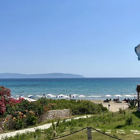 Mounda Poseidon, Sea View With Pool Radzaklí